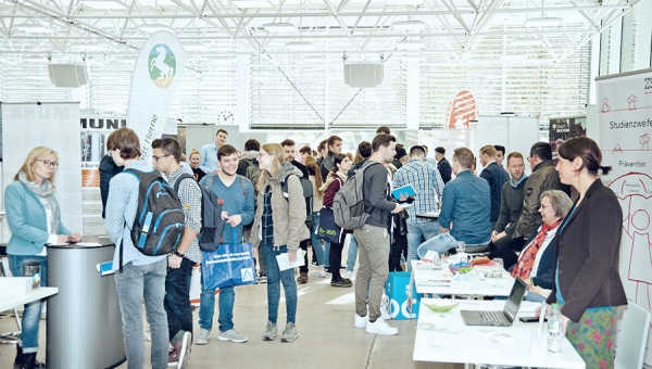 Bo-Career-Day-Firmenkontaktmesse-Bochum-4-600x340